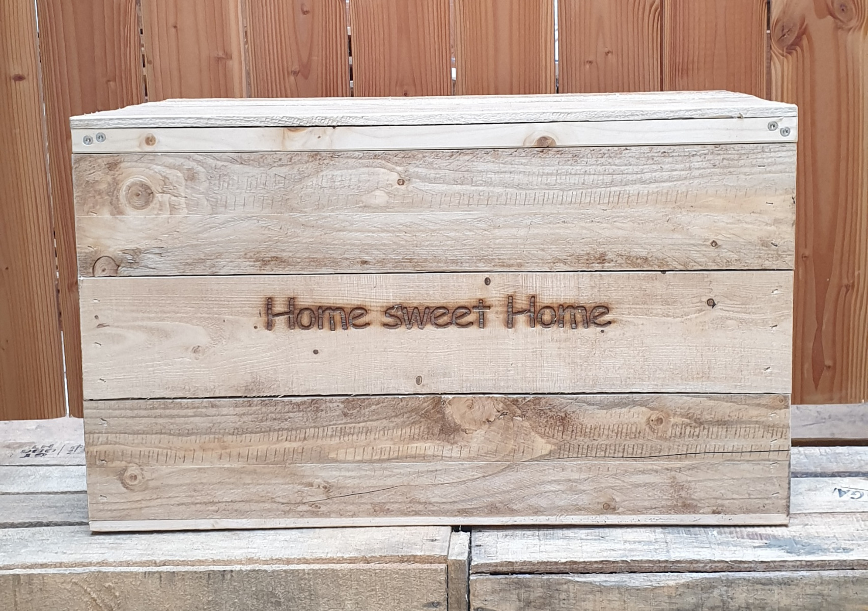 Holzkiste "HOME SWEET HOME" mit Branding (ca. 31x50x30cm), Vintage, Klappdeckel