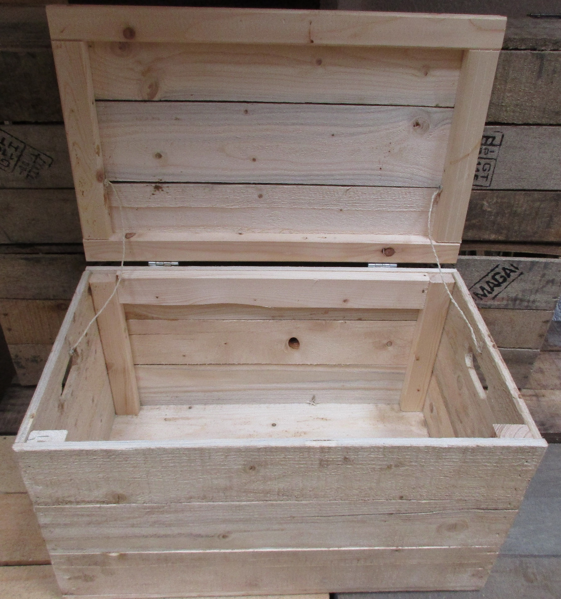 Holzkiste mit Deckel (Vintage), unbedruckt, (ca. 35x59x35cm)