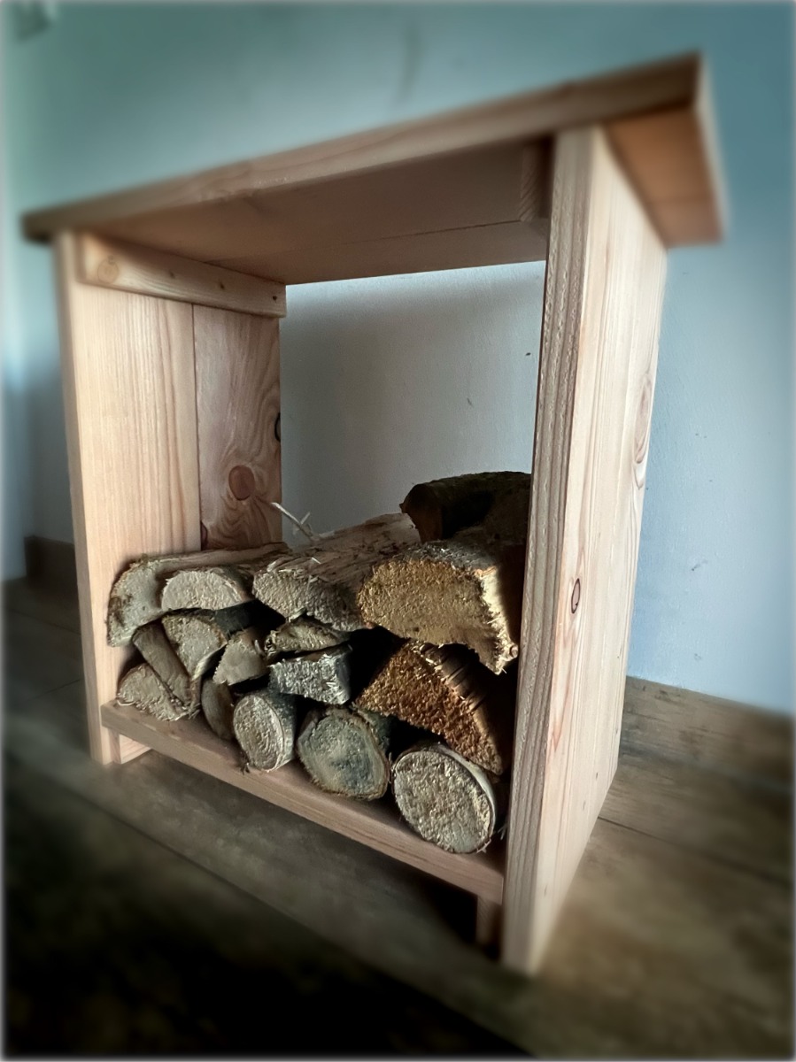 Kaminholz- Regal / Hocker