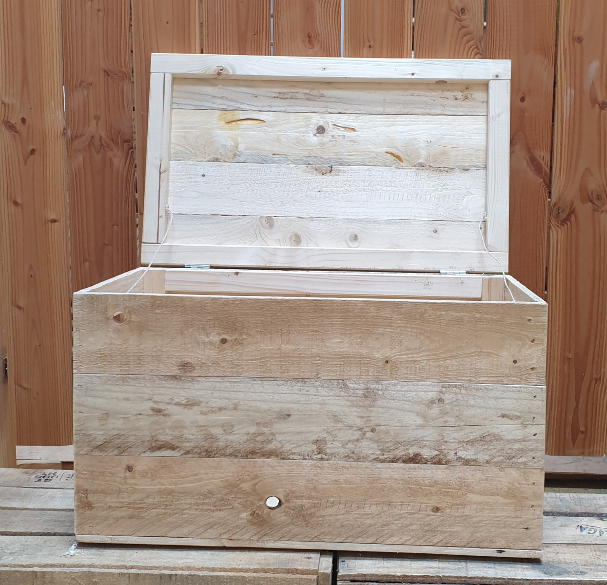 Holzkiste mit Deckel (Vintage)